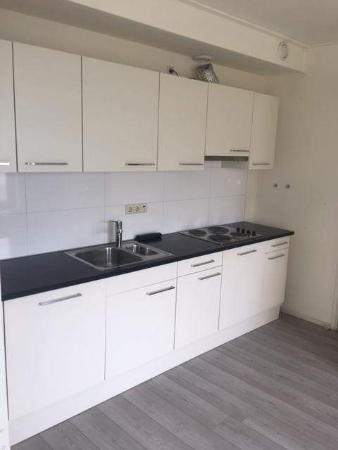Studio Stadsgravenstraat 15-2, Enschede - For Rent