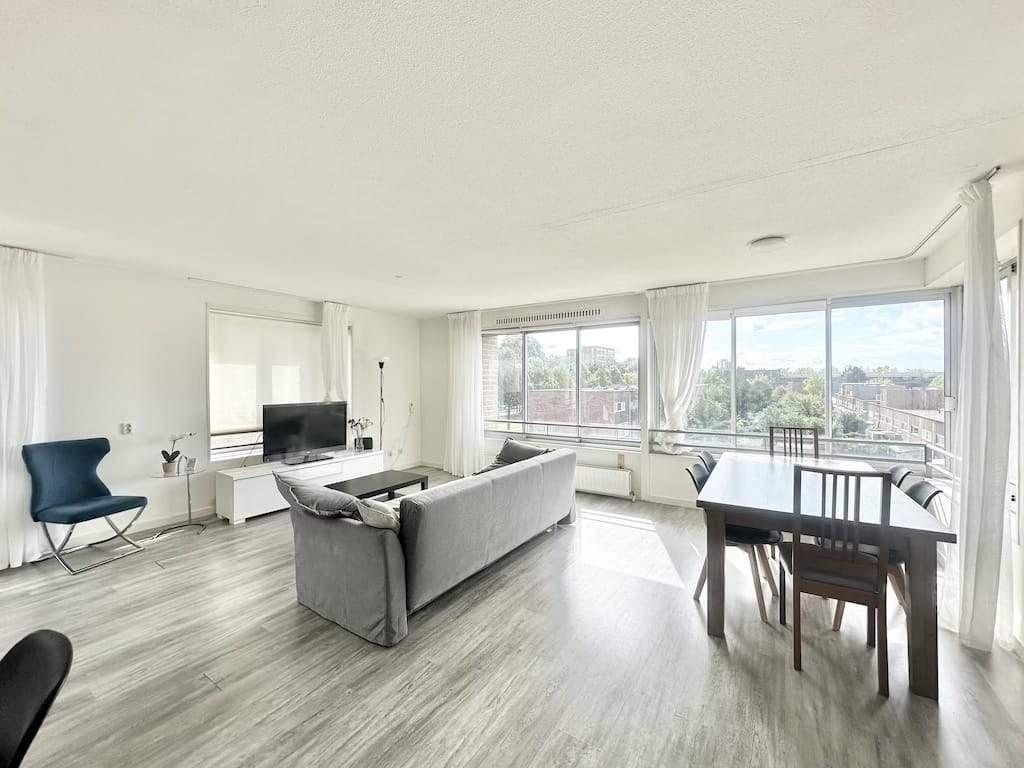Emmeline Pankhurststraat 34, Amsterdam-Zuidoost – 2-slaapkamer gemeubileerd appartement