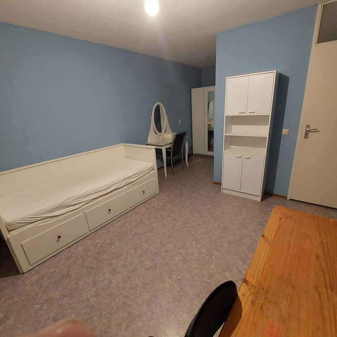Furnished Room Lange Lombardstraat, Den Haag - For Rent