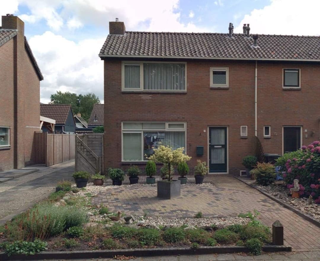 Corner House at J.D. de Vriesstraat 28, Burgum - For Rent