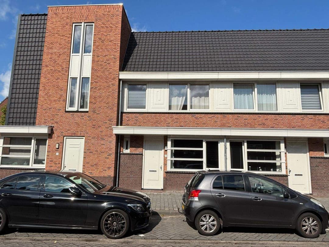 Pastoor van Leeuwenstraat 285, Helmond - Rijwoning