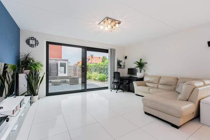 Gezinswoning aan Educatusstraat, Capelle aan den IJssel - Te Huur