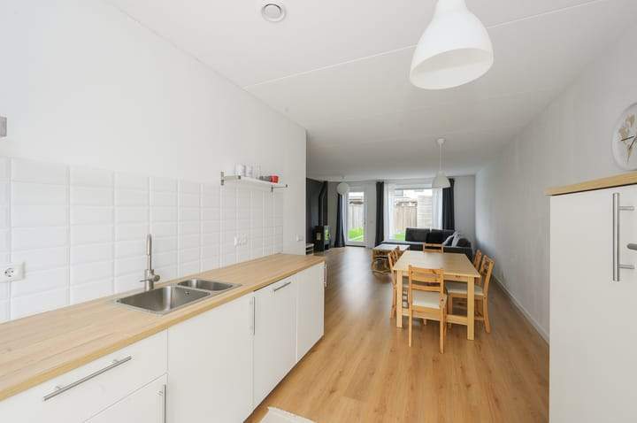 Abebe Bikilastraat 181, Almere - Corner Family Home (5 BR)