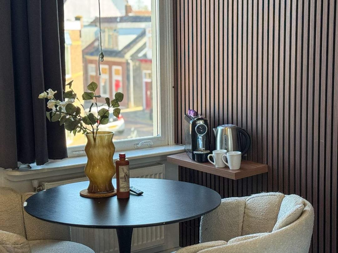 Studio Flat Jan in 't Veltstraat, Den Helder - For Rent