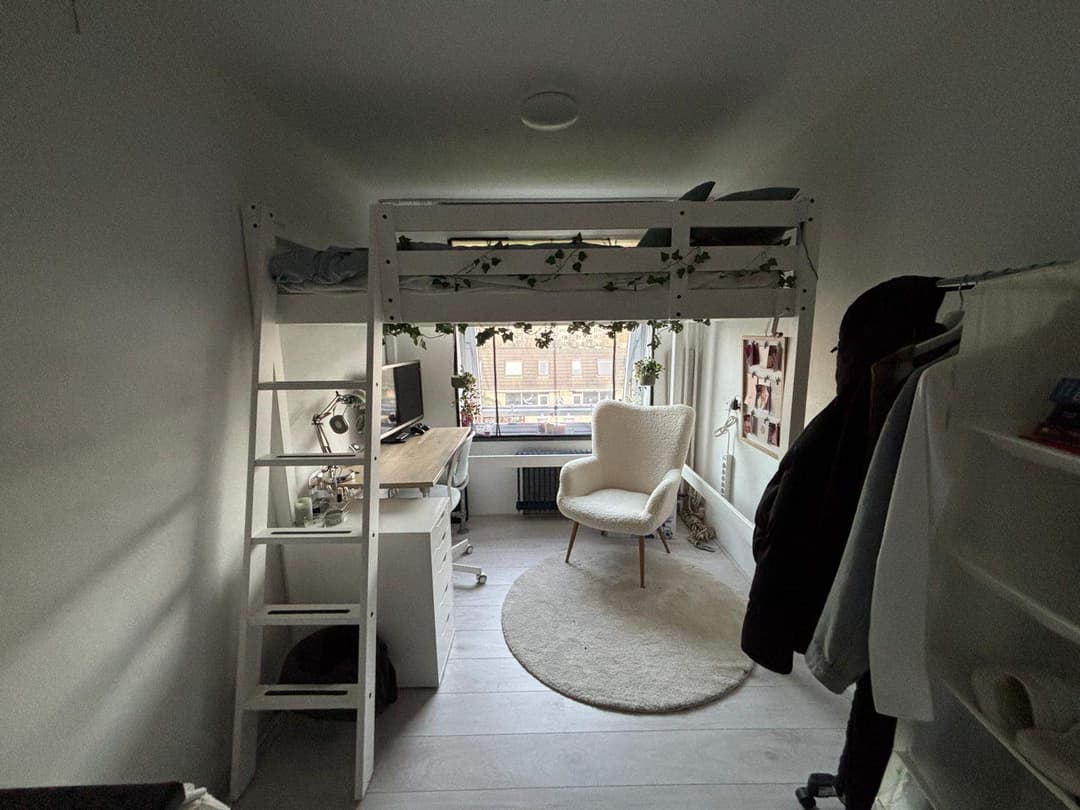 OnGemeubileerde Kamer in Ricardishof, Delft - Te Huur