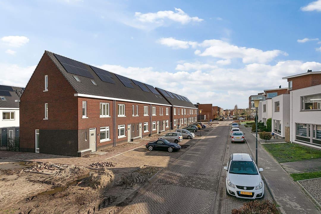 Blauwven 46-D, Veldhoven - 5-Room Family Home