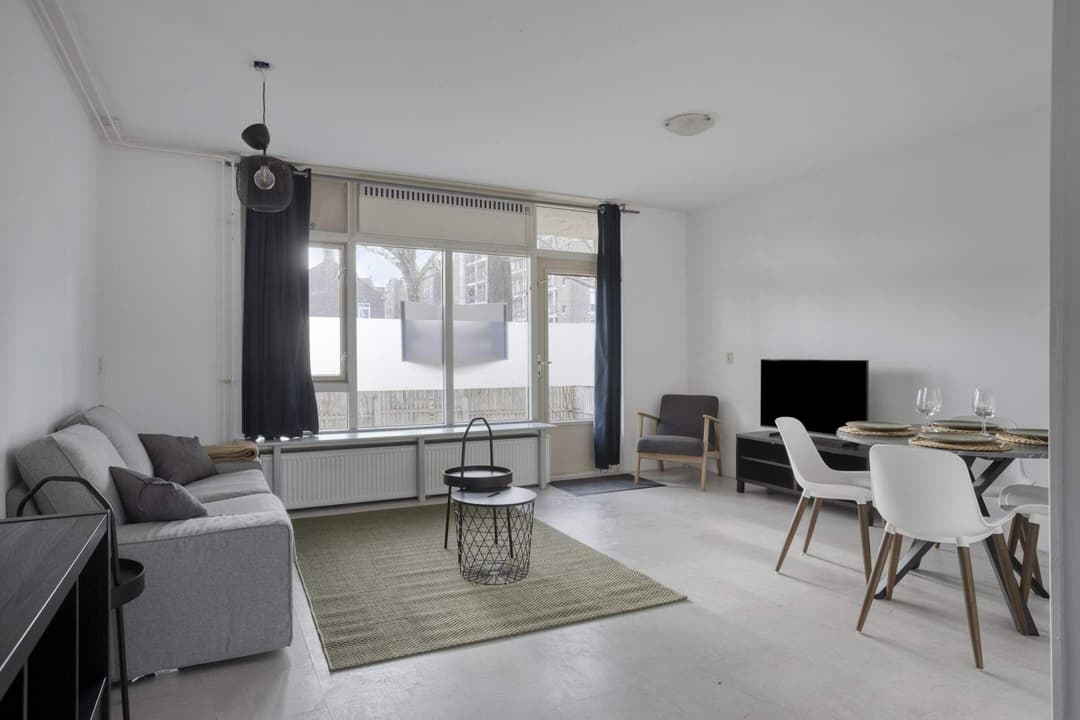 Ground-Floor Apartment in Rubroek, Rotterdam - For Rent