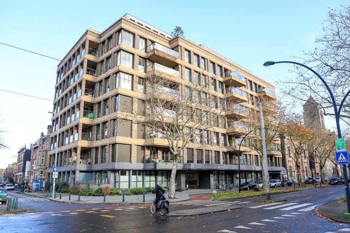 Luxury 3-Room Apartment at Mathenesserlaan, Rotterdam - For Rent