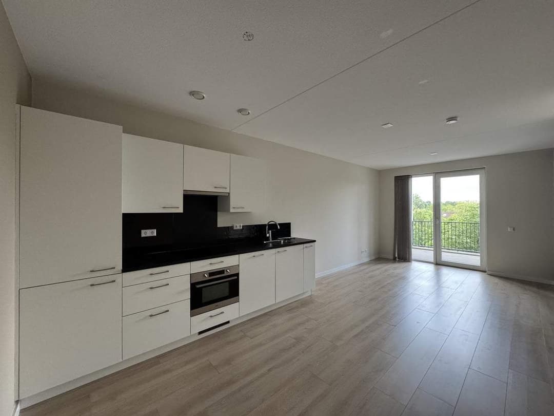 Flat Wilgenplaslaan 198 B 07, Rotterdam - For Rent
