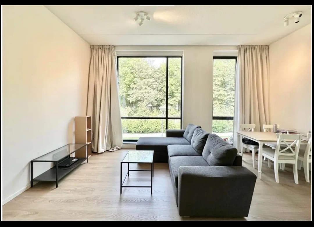 Chambre Meublée à Koopvaardersplantsoen, Amsterdam - À Louer