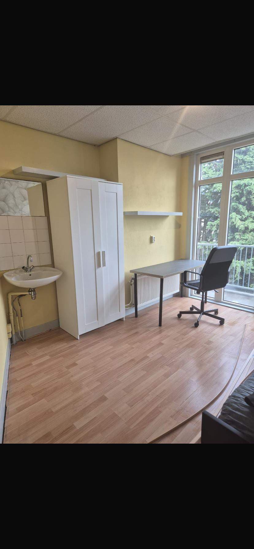 Gemeubileerde Kamer aan Goeverneurlaan, Den Haag - Te Huur