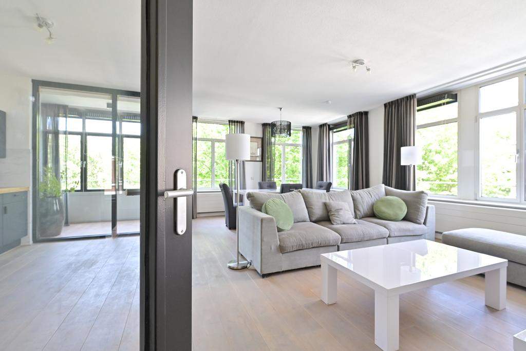 Appartement Burgemeester De Monchyplein 213, La Haye - À Louer