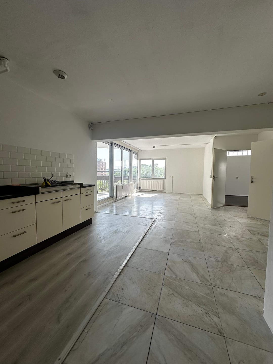 Unfurnished Apartment Gouden Leeuw, Amsterdam - For Rent