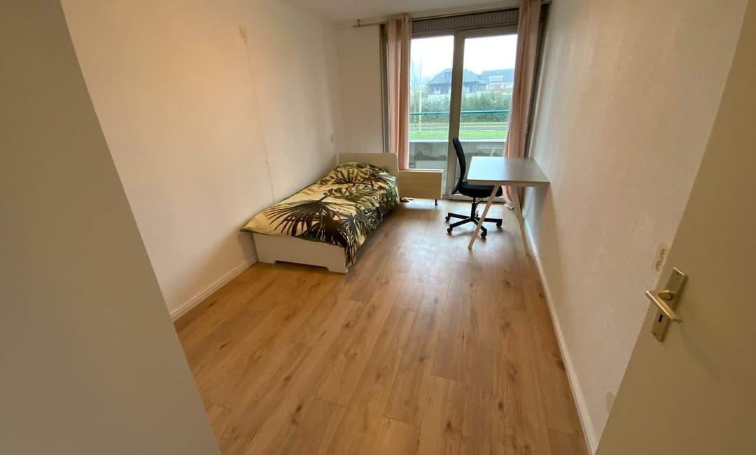 Room in Rotterdam, Jacques Dutilhweg - For Rent