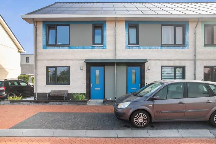 Corner House at Ranonkellaan, Lelystad - For Rent