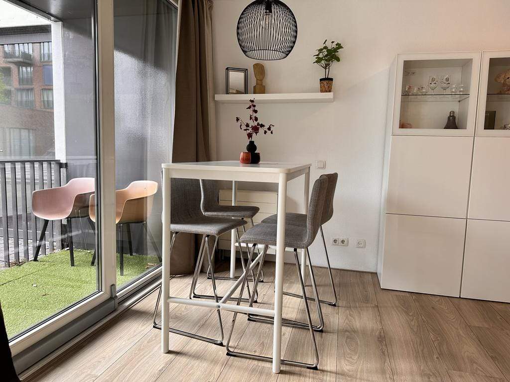 Hoogaarslaan, Zaandam - 2-room Ground-Floor Apartment