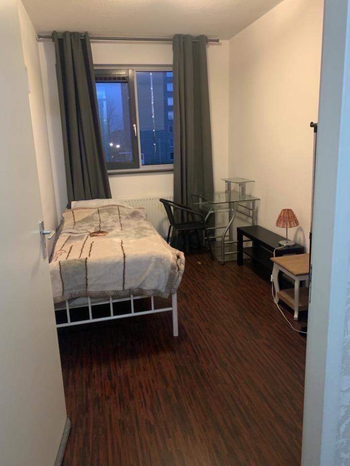 Furnished Room in Emfuleni, Amsterdam - For Rent