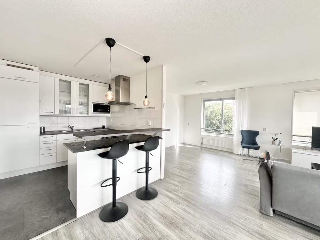 Emmeline Pankhurststraat 34, Amsterdam-Zuidoost – 2-slaapkamer gemeubileerd appartement