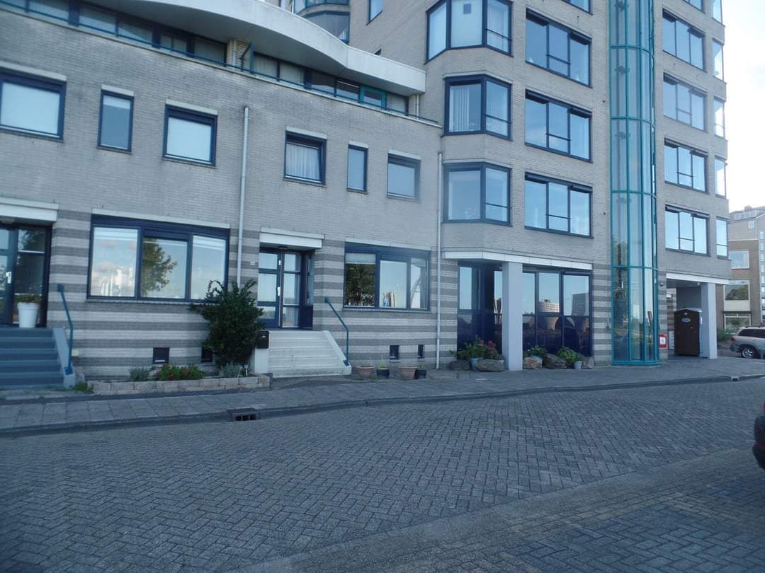 House Maasboulevard 50, Spijkenisse - For Rent