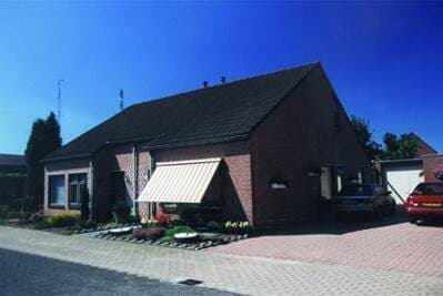 Leikeswei 9, Castenray - Ground-Floor Corner House