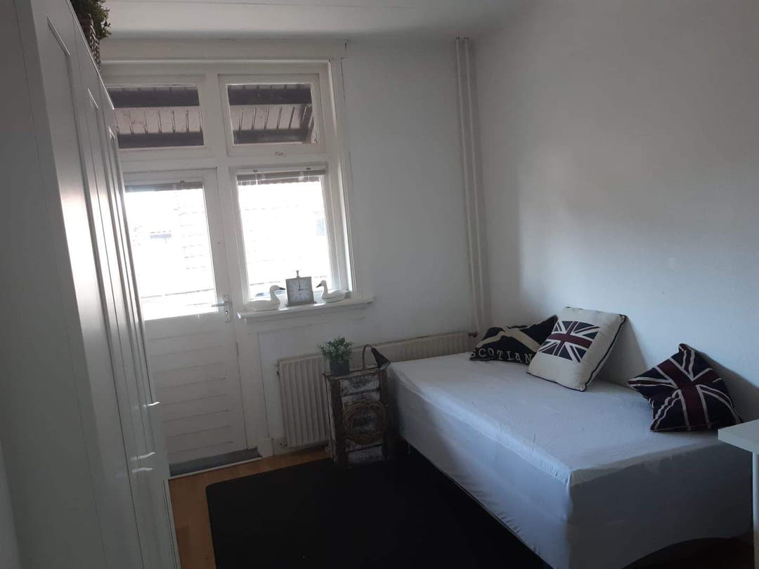Kamer met Privé Woonkamer Hoefweg, Apeldoorn - Te Huur