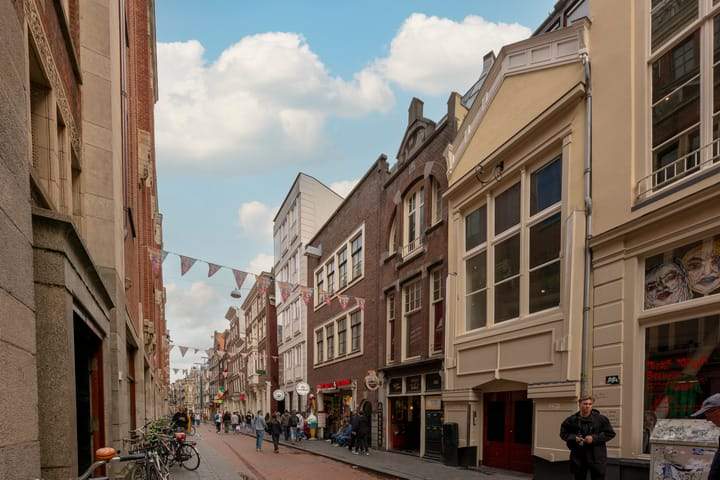 Warmoesstraat 135-C, Amsterdam - Apartment