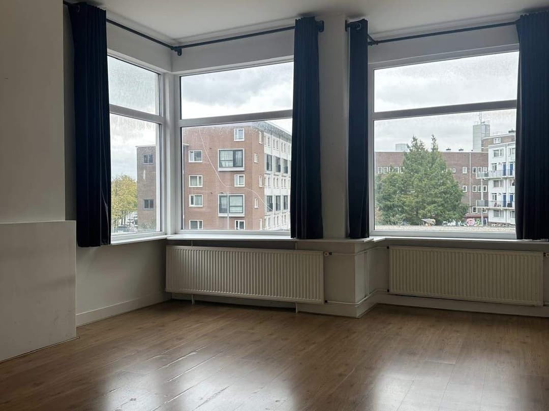 Appartement de 3 chambres sur la Mathenesserweg, Rotterdam