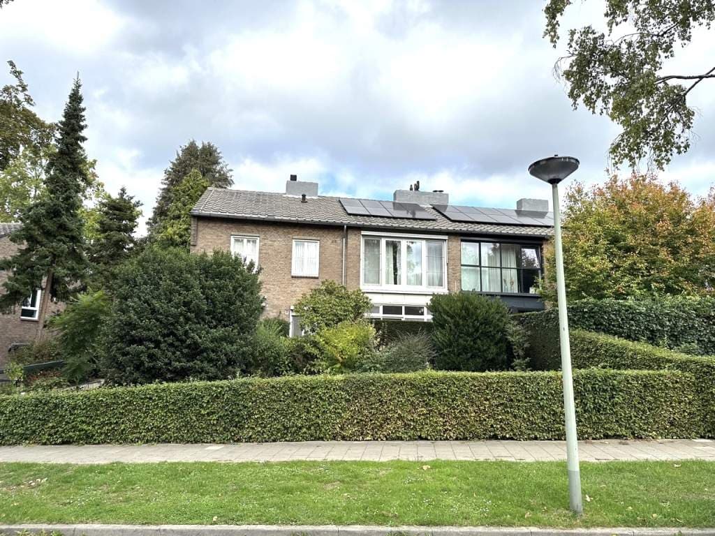Appartement op de bovenverdieping Bernhardlaan, Sittard
