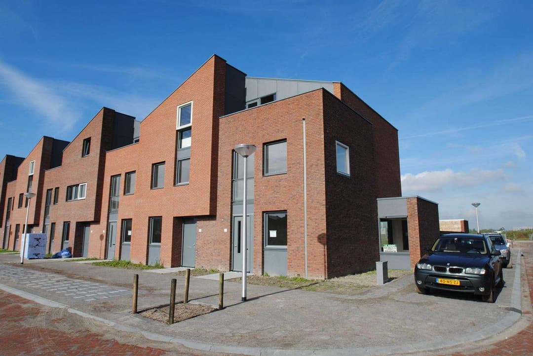 Bartoutszate 31, Delft - Corner Family Home for Rent