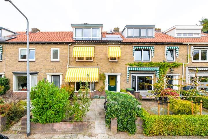 Family House Neuweg, Hilversum - For Rent