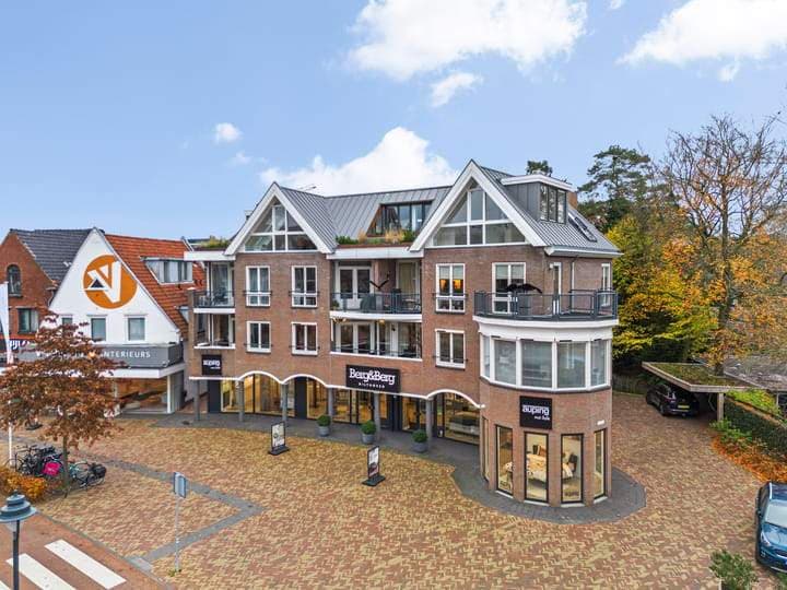 Luxury Five-Room Apartment at Vinkenlaan, Bilthoven - For Rent