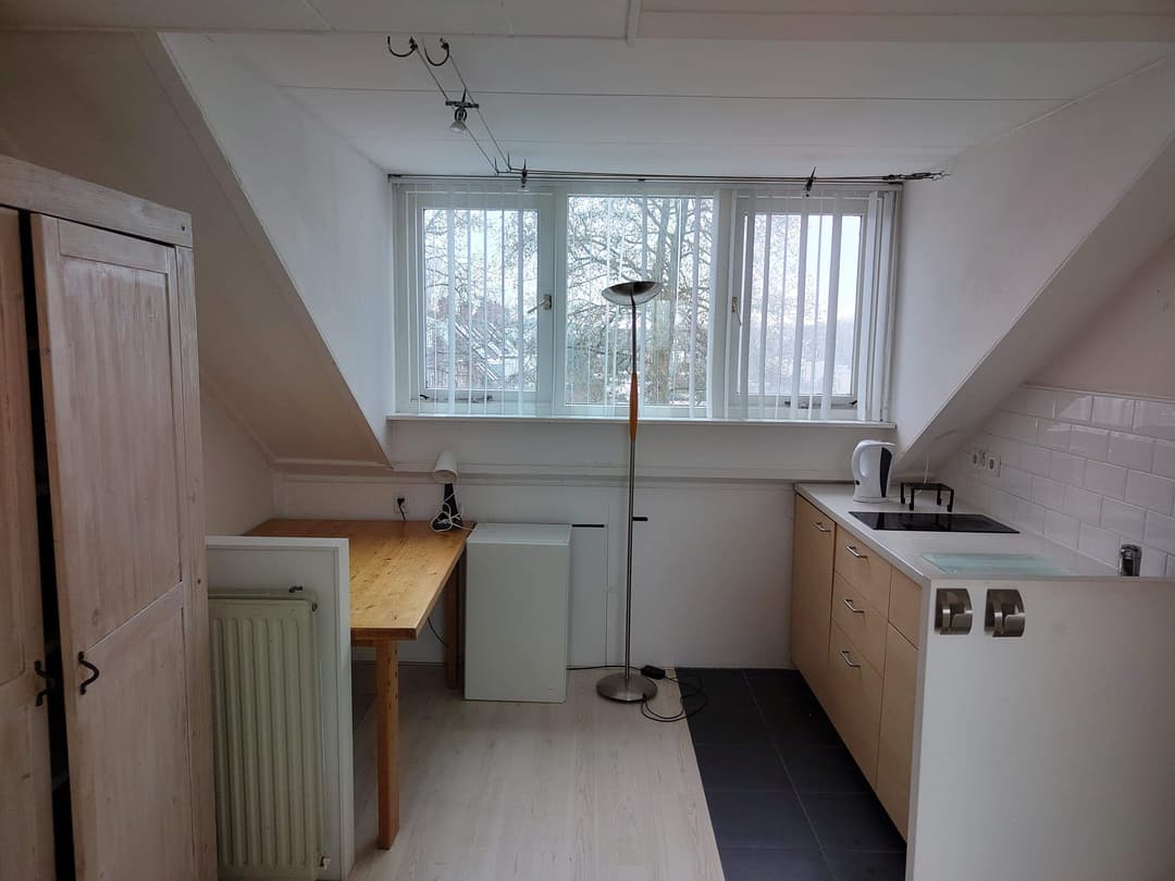 Chambre meublée à Joke Smitlaan, Voorschoten - À Louer