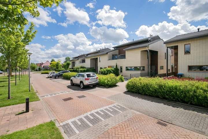 Family House in Smitshoek, Barendrecht - For Rent