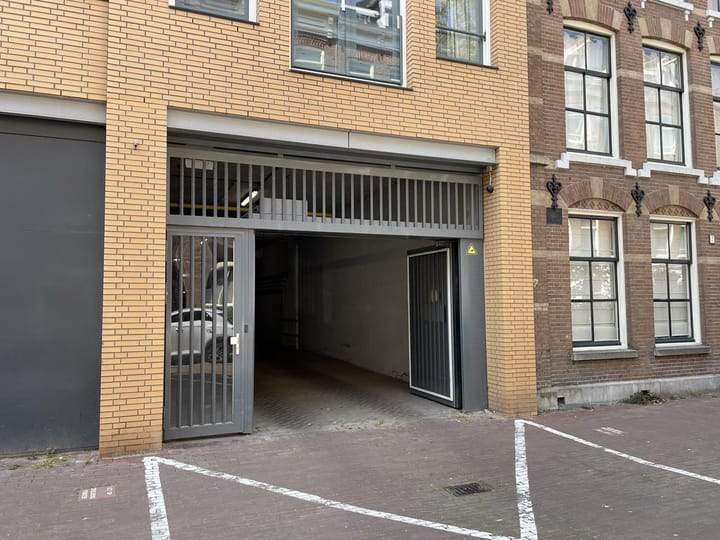 Parkeerplaats Van Oldenbarneveldtstraat 52, Amsterdam - Te huur