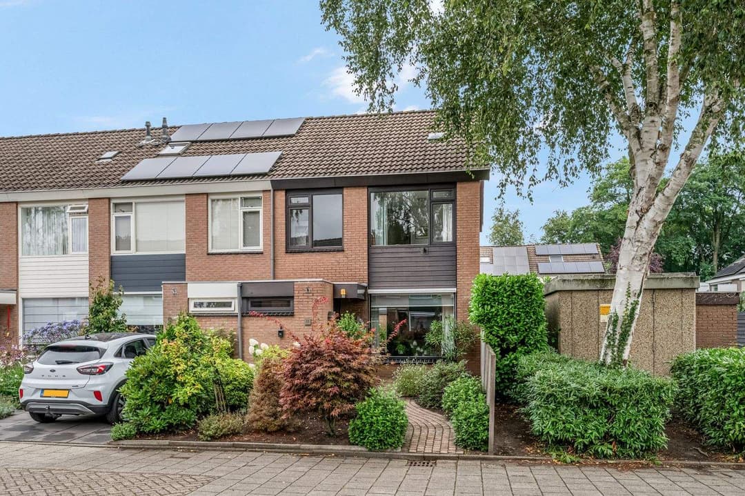 Handjesgras 1139, Veenendaal - End-terraced family house