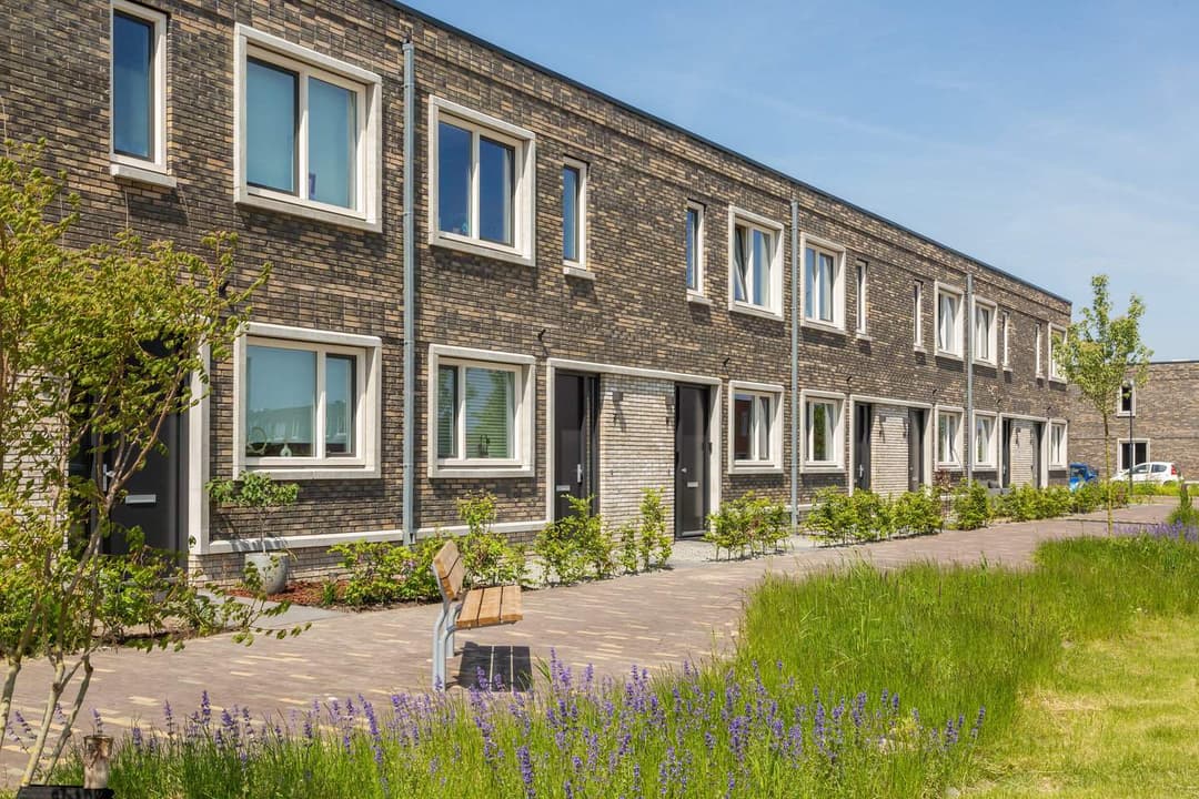 Familiehuis Jeanne Herschstraat 241, Almere - Te Huur