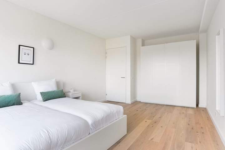 3-Room Apartment Koningin Sophiestraat, Den Haag - For Rent