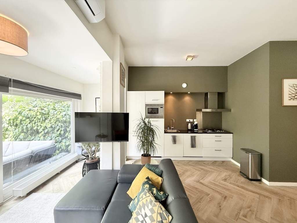 Gemeubileerd 1-kamerappartement aan Staringstraat, Oud-West, Amsterdam - Te huur