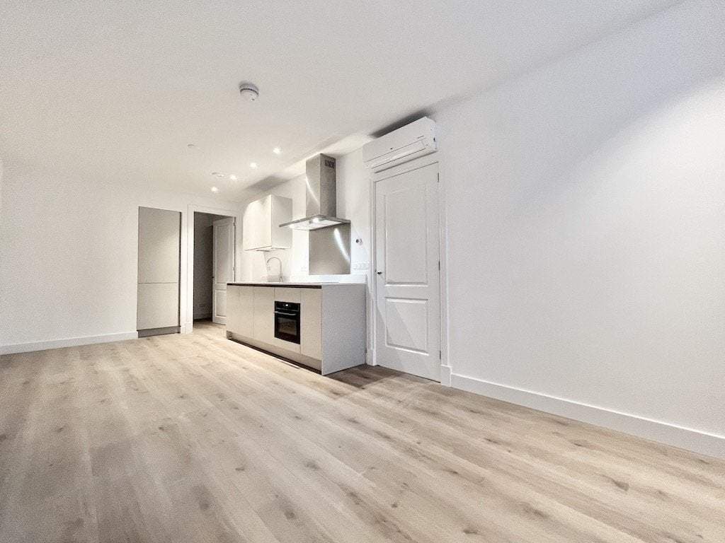Flat Hobbemakade, Amsterdam - Te Huur