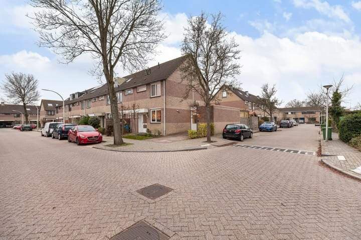 Gemeubileerde hoekwoning aan Anna van Raesfeltstraat, Schipluiden - Te Huur