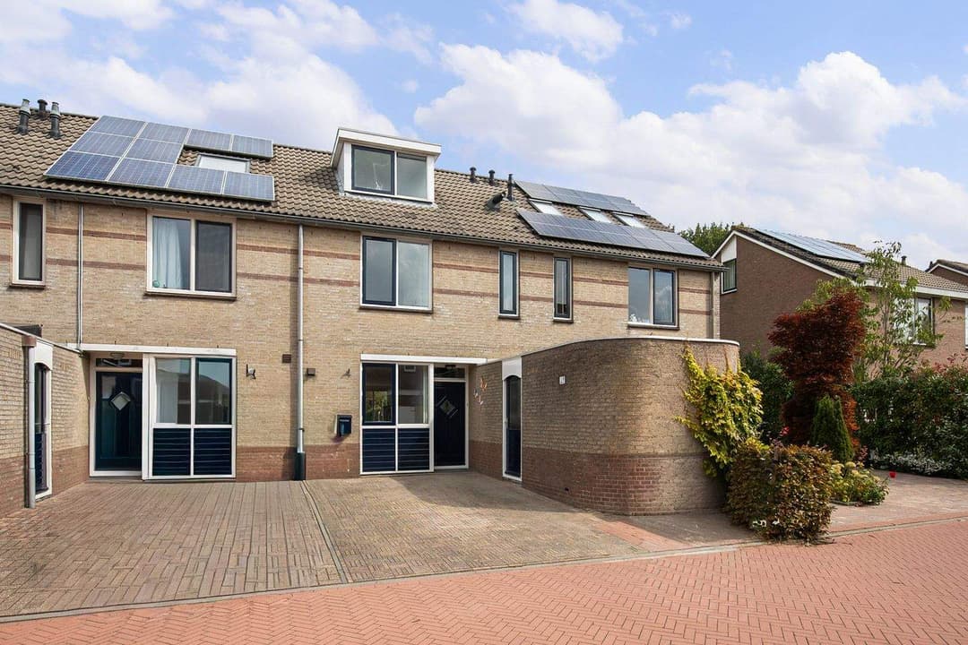 Laagveen 33, Ter Aar - Three-Bedroom Family House