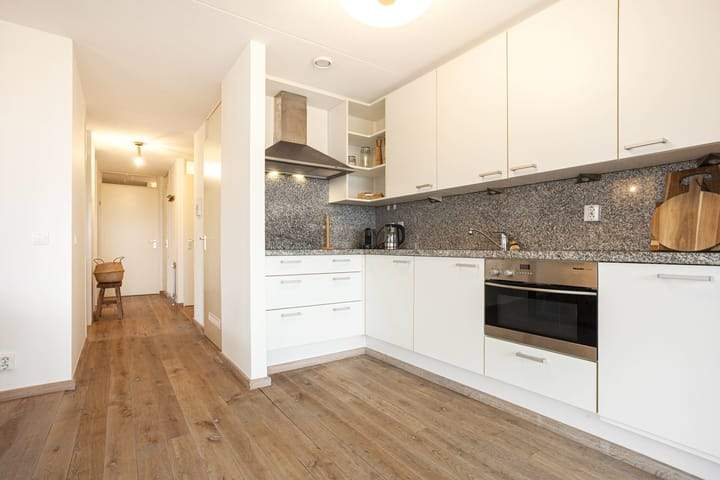 2-Bedroom Apartment Wijnbrugstraat, Rotterdam - For Rent
