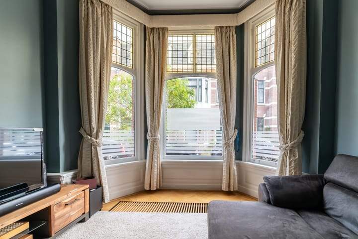 Maison de ville de quatre étages à Nassau Ouwerkerkstraat, La Haye - À louer