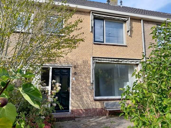 Casa pareada de cuatro dormitorios en Vincent van Goghweg, Zaandam - En alquiler