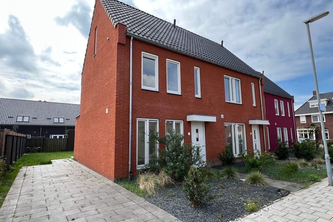 Hoekwoning Herman de Ruijterstraat, Poederoijen - Te Huur
