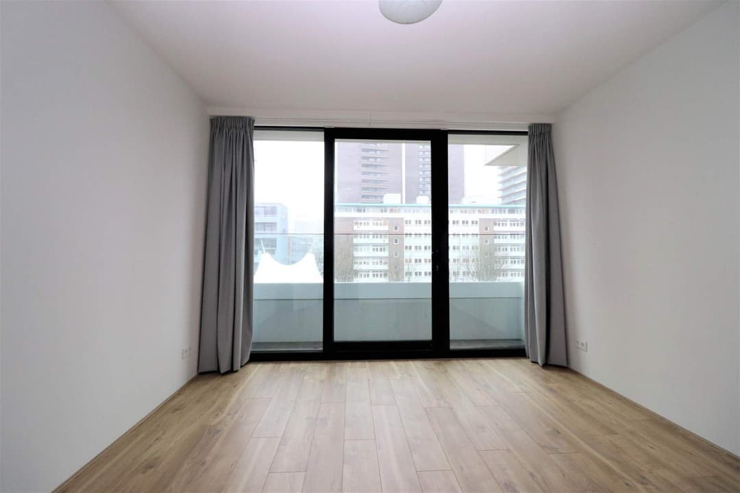 Wijnhaven, Rotterdam — 2-slaapkamer galerij-appartement