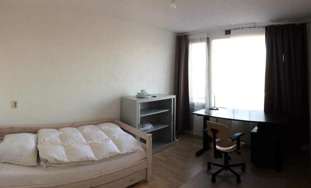 Kamer in Van Oosterzeestraat, Rotterdam - Te Huur