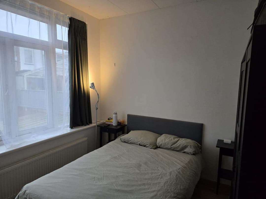 Kale Kamer Te Huur - Deimanstraat, Den Haag
