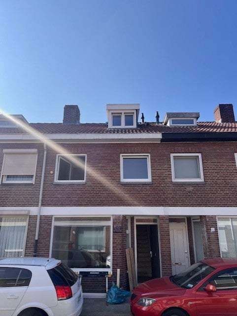 Room Hobbemastraat 58 kamer B, Tilburg - For Rent