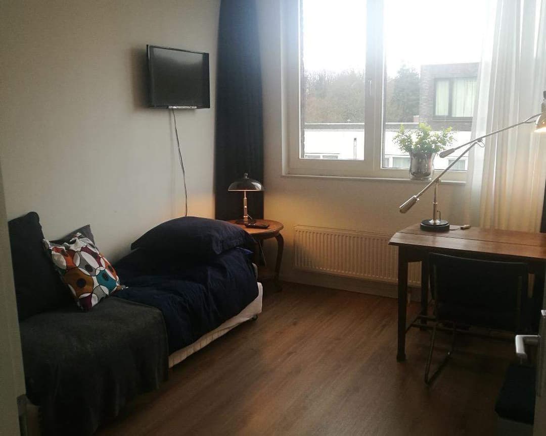 Unfurnished Room for Rent - Driebanstraat, Amsterdam